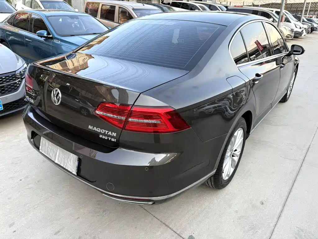 VOLKSWAGEN MAGOTAN 2018