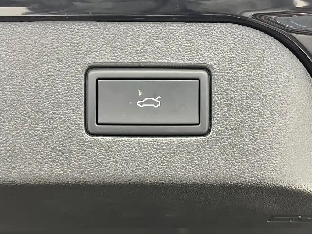 VOLKSWAGEN PASSAT 2024