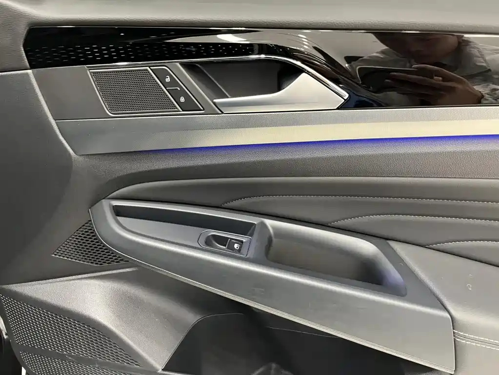 VOLKSWAGEN PASSAT 2024