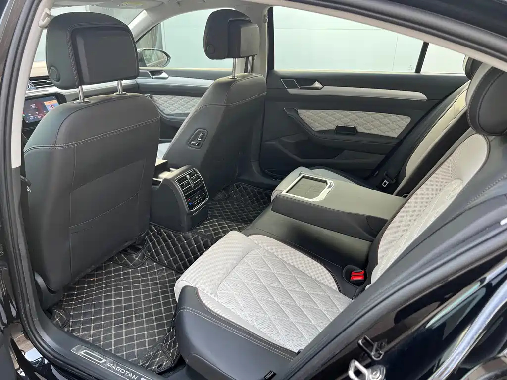 VOLKSWAGEN MAGOTAN 2022