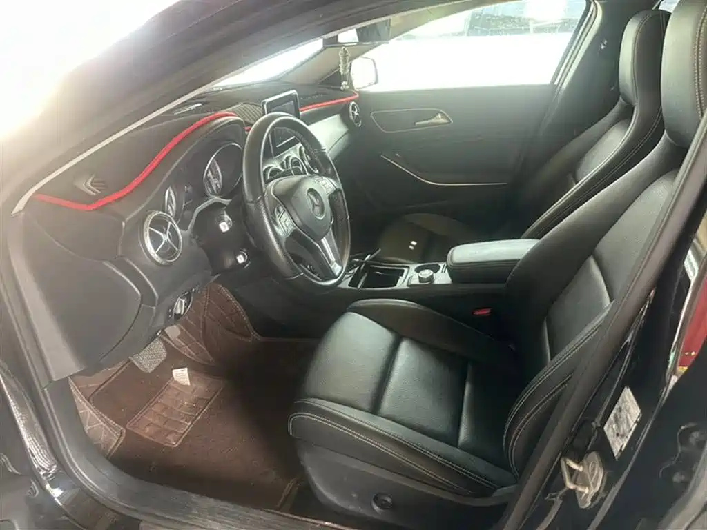 MERCEDES BENZ GLA 2016