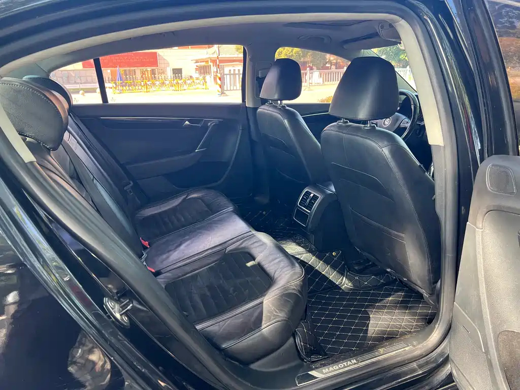 VOLKSWAGEN MAGOTAN 2015