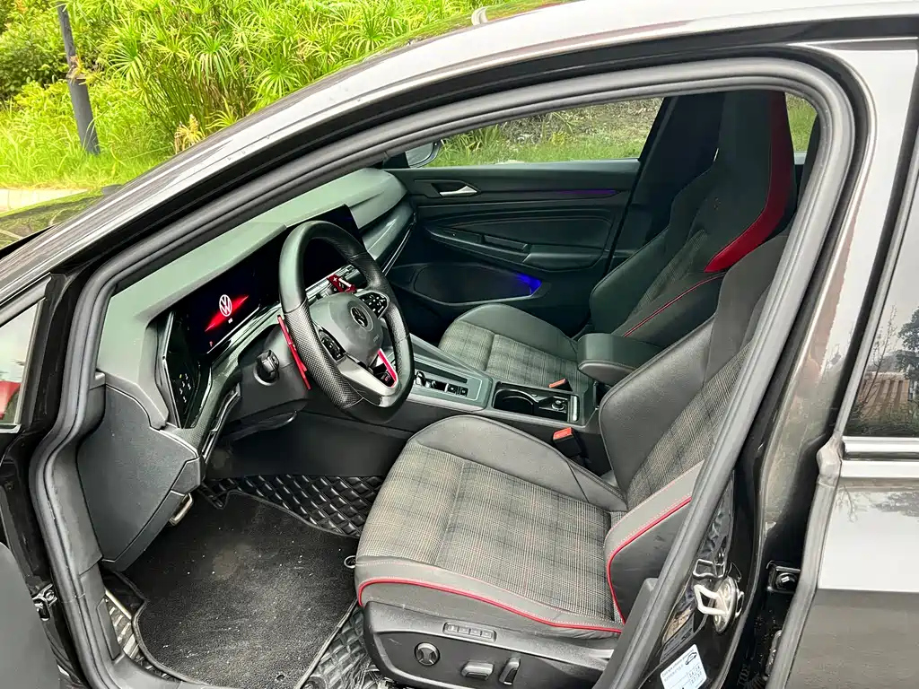 VOLKSWAGEN GOLF GTI 2021