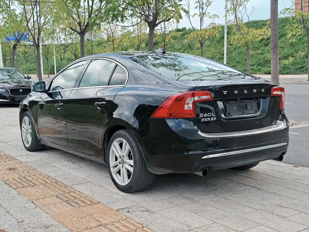 VOLVO S60 2015