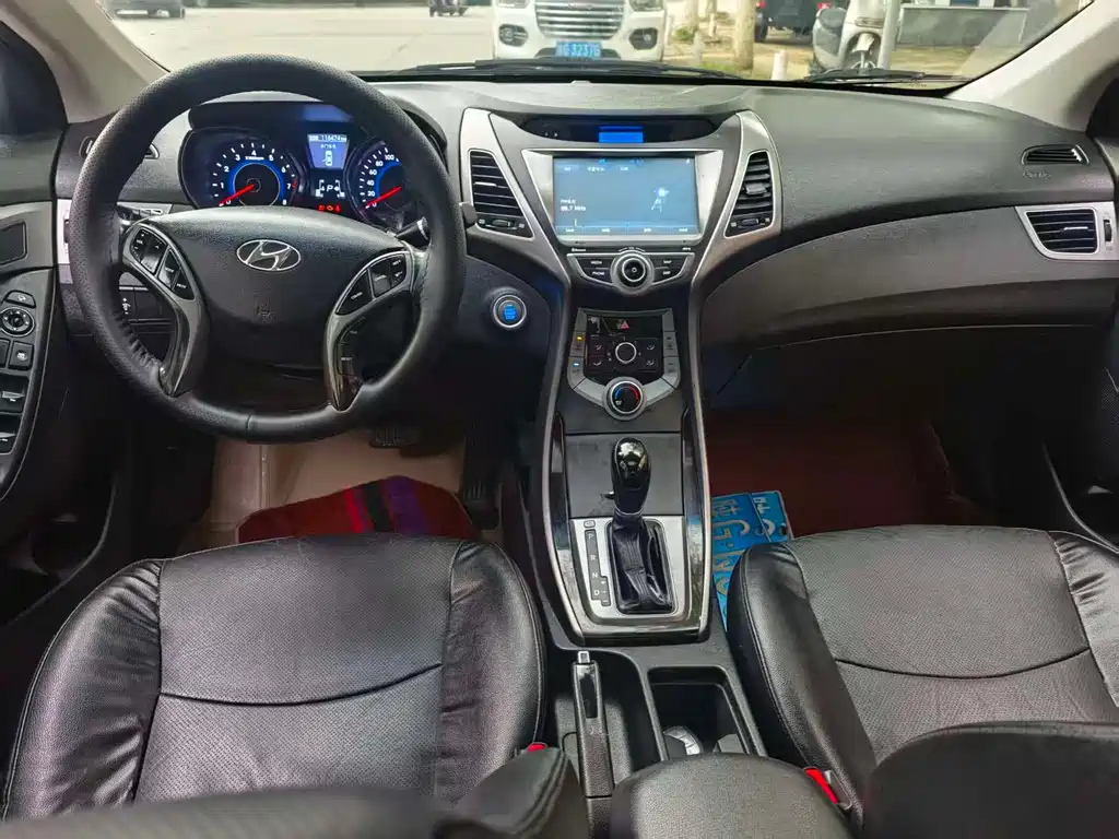 HYUNDAI ELANTRA 2015
