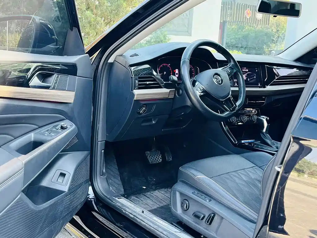 VOLKSWAGEN PASSAT 2019