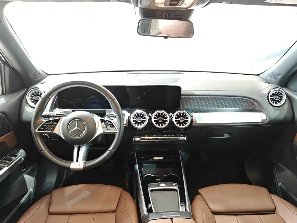 MERCEDES BENZ GLB 2024