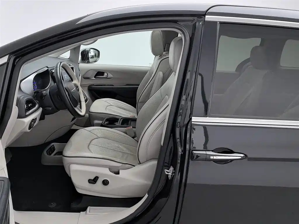 CHRYSLER BIG 捷龙PHEV IMPO 2019