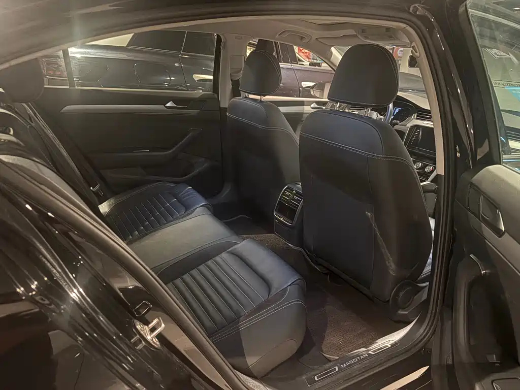 VOLKSWAGEN MAGOTAN 2020