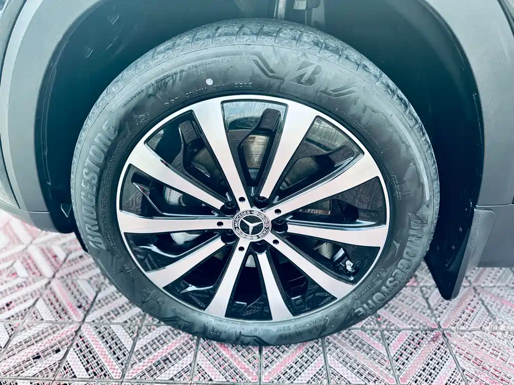 MERCEDES BENZ GLB 2024