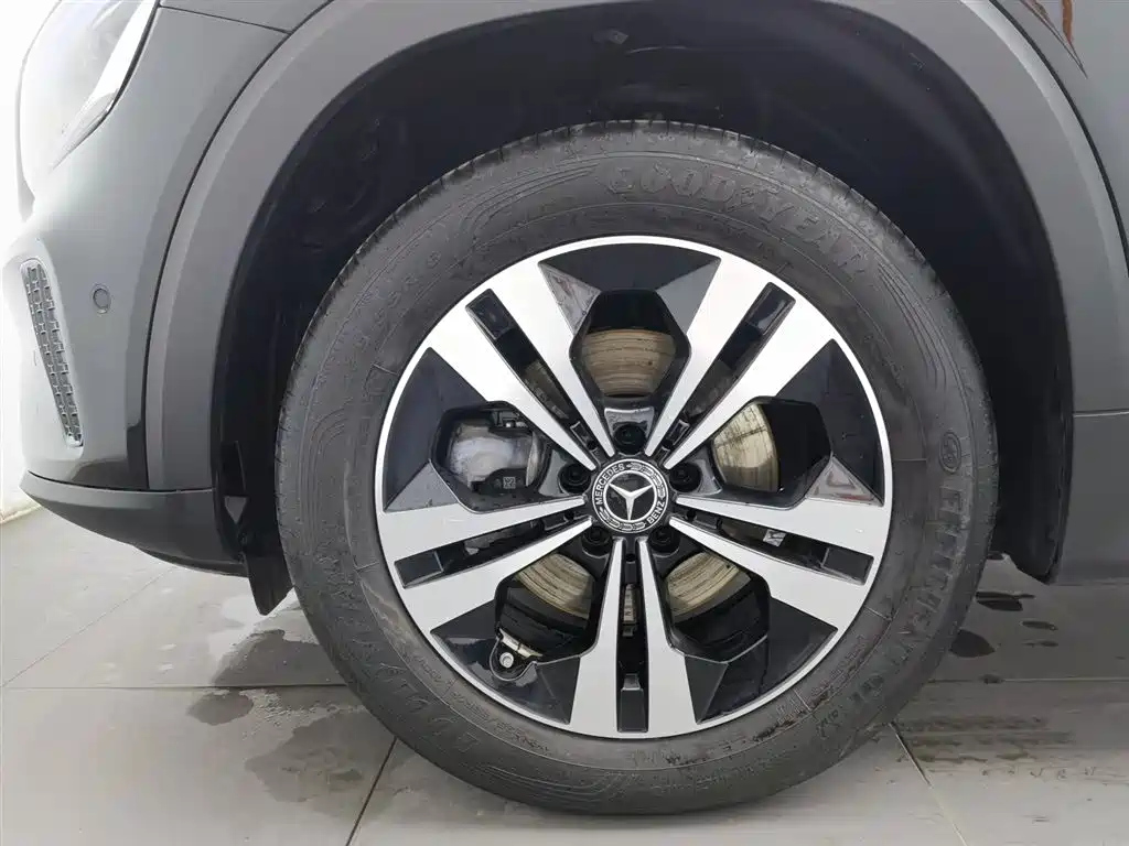 MERCEDES BENZ GLB 2024