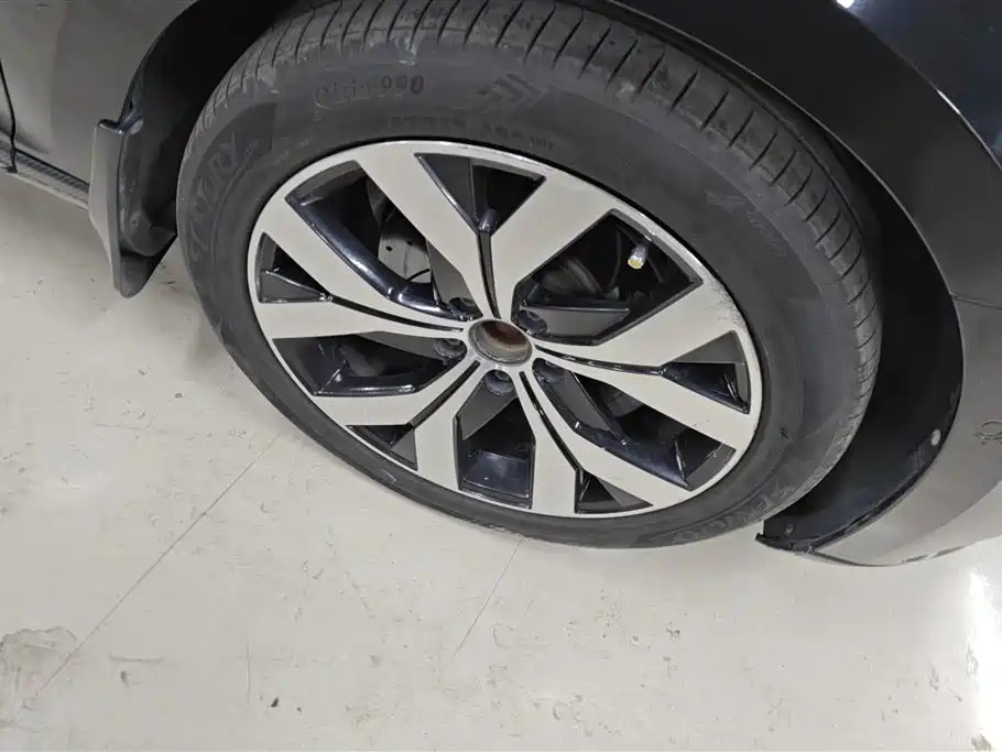 VOLKSWAGEN MAGOTAN 2018
