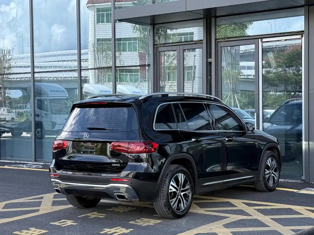 MERCEDES BENZ GLB 2024