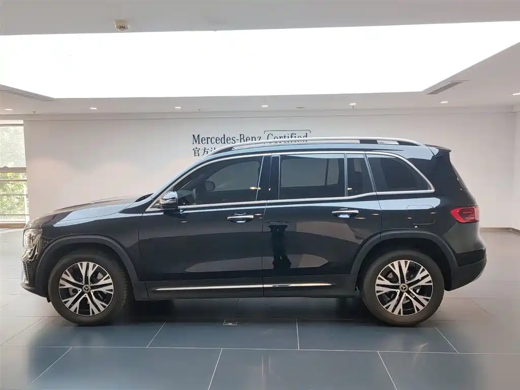 MERCEDES BENZ GLB 2025