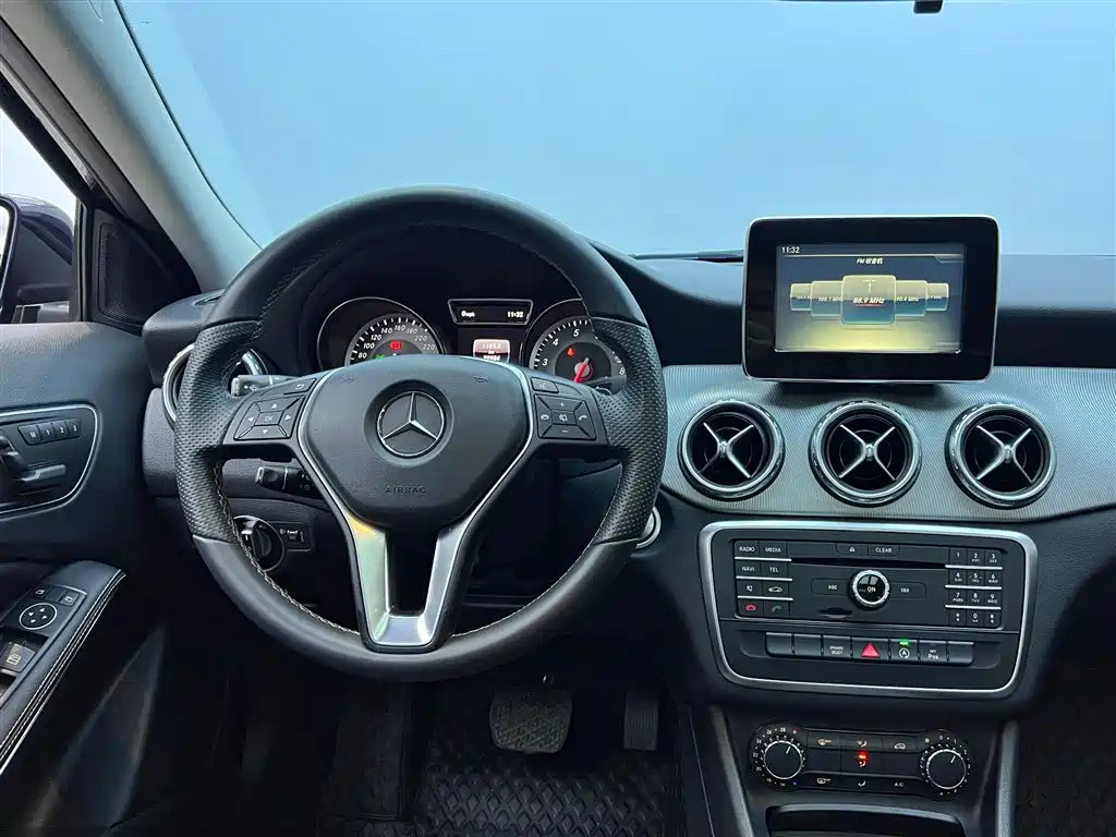 MERCEDES BENZ GLA 2016