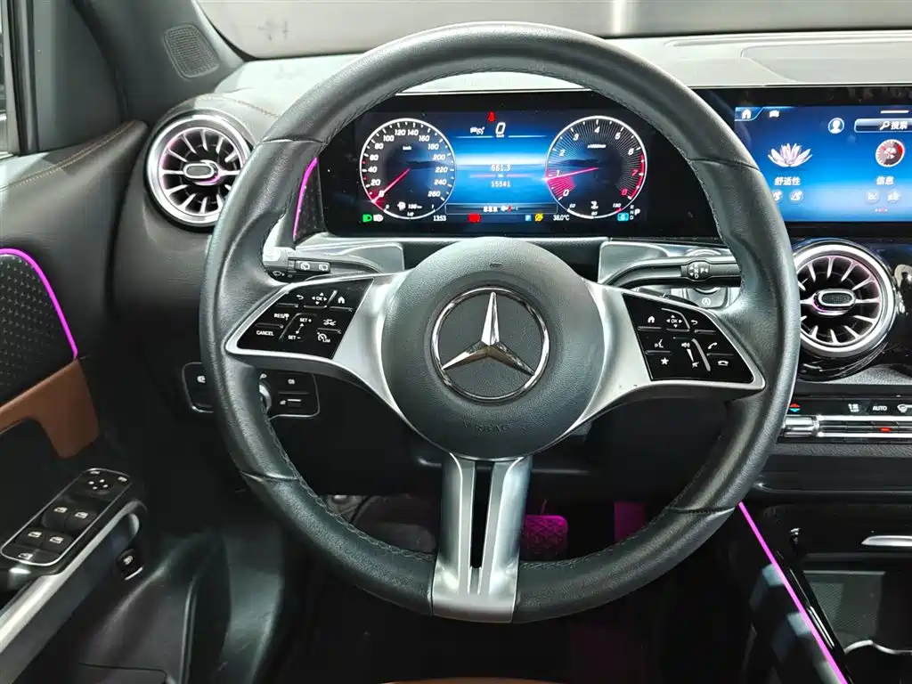 MERCEDES BENZ GLB 2024