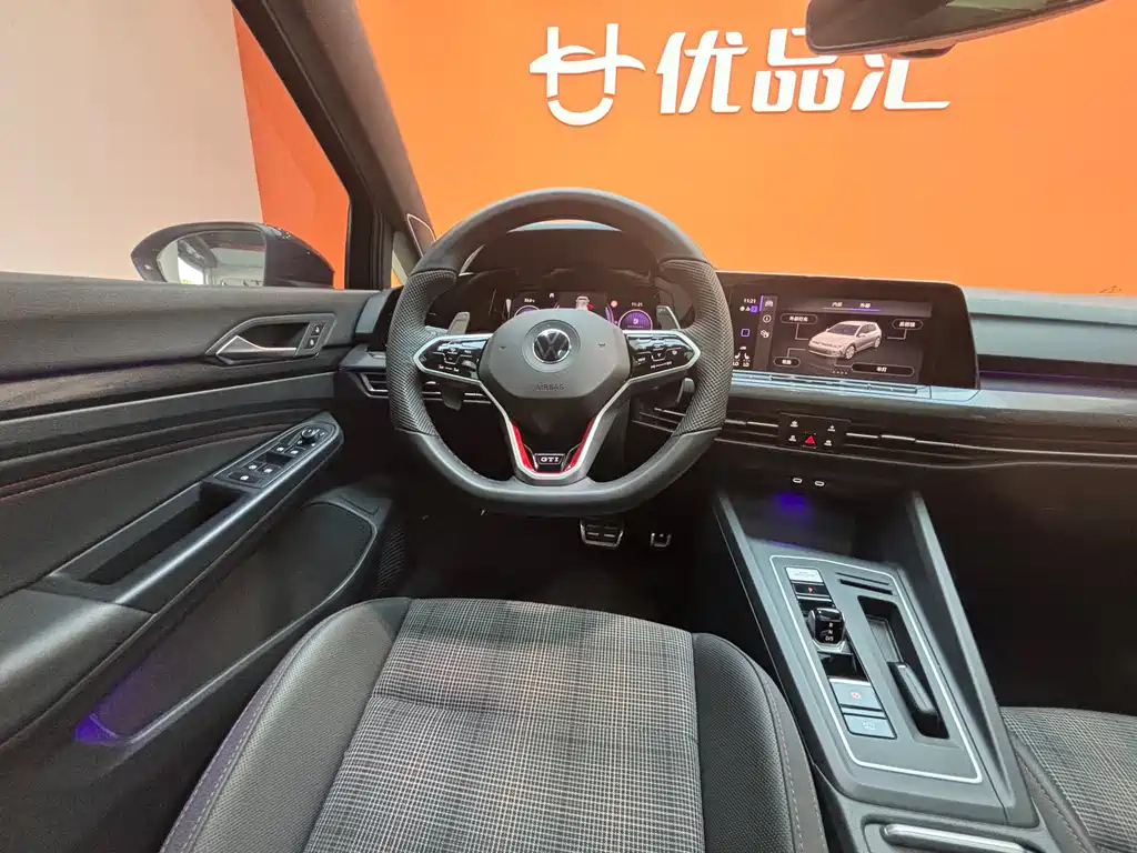 VOLKSWAGEN GOLF GTI 2021