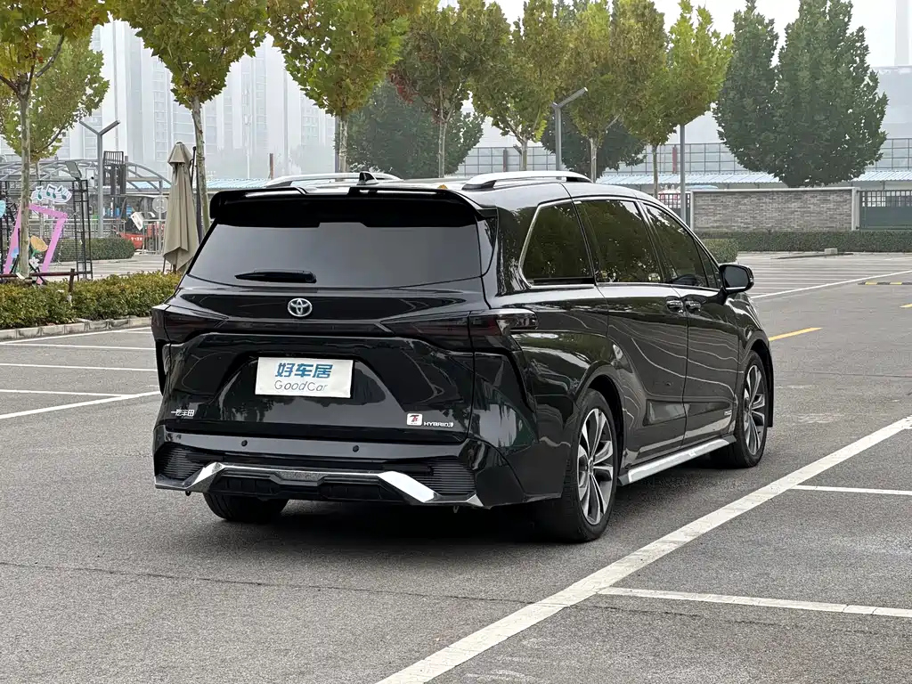 TOYOTA GRANVIA 2023