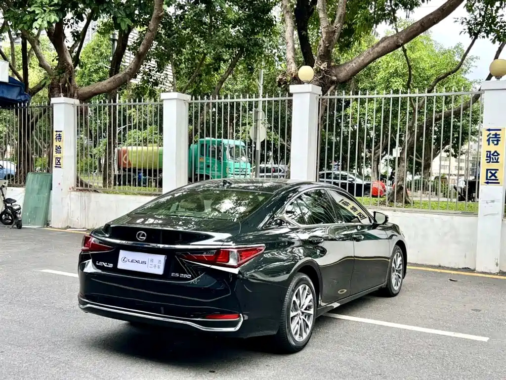 LEXUS ES 2023