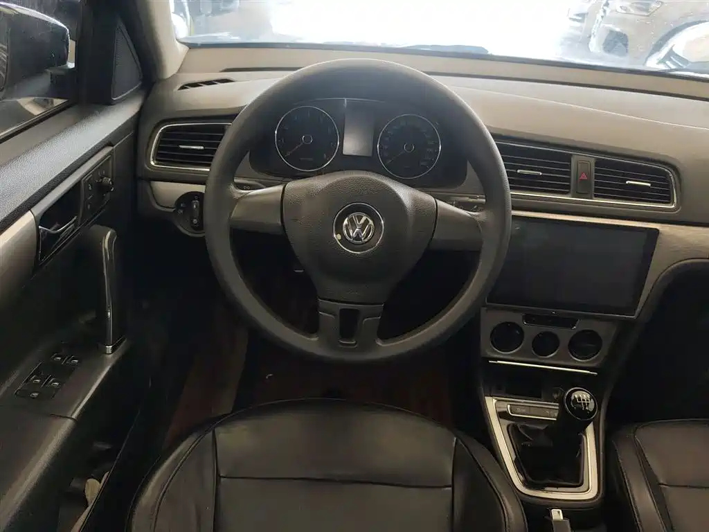 VOLKSWAGEN LAVIDA 2013