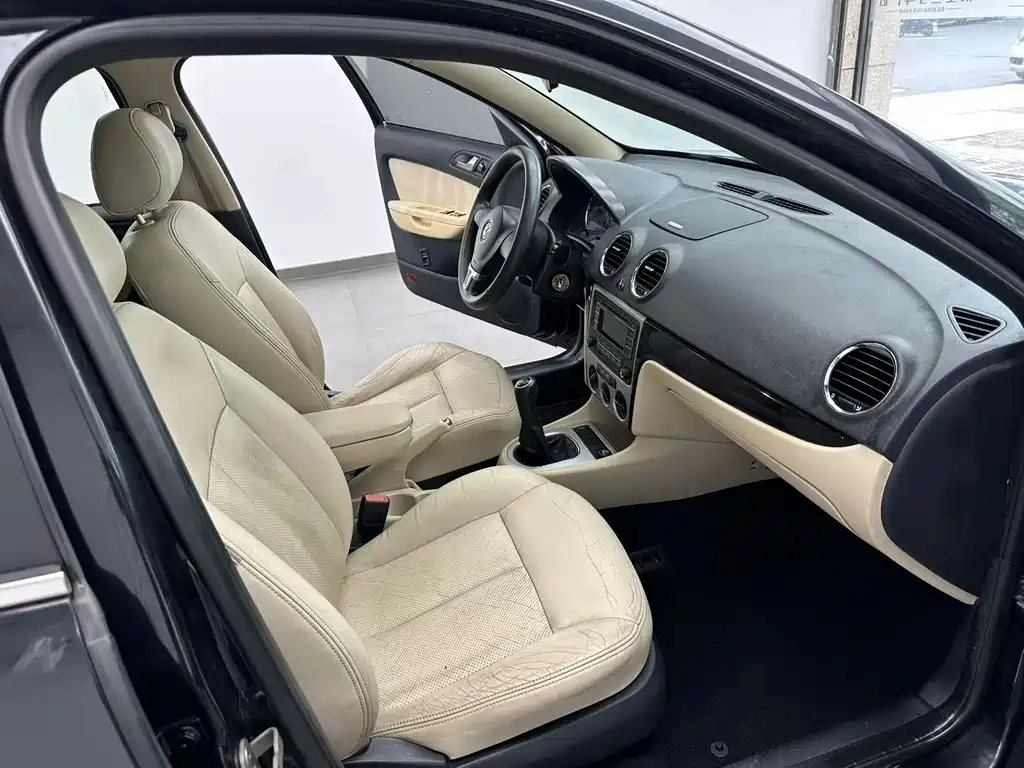 VOLKSWAGEN LAVIDA 2012