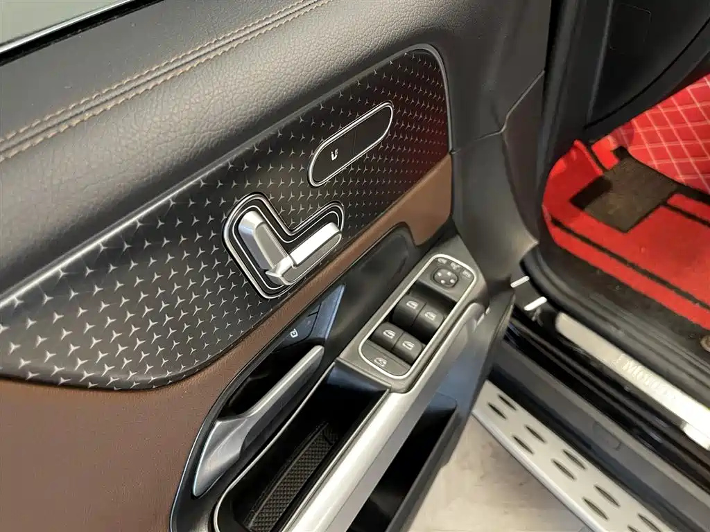 MERCEDES BENZ GLB 2024