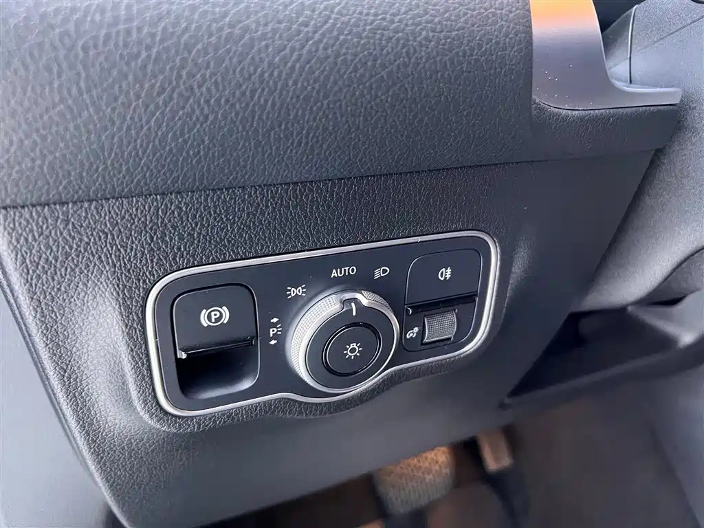 MERCEDES BENZ GLB 2022
