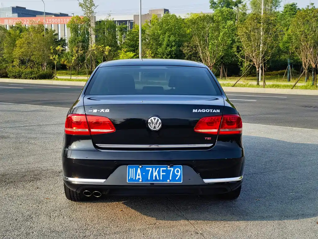 VOLKSWAGEN MAGOTAN 2013