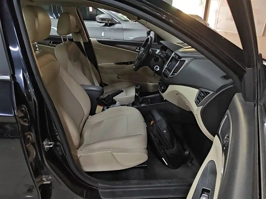 CHANGAN EADO 2016