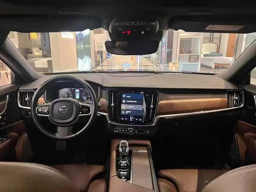 VOLVO S90 2021