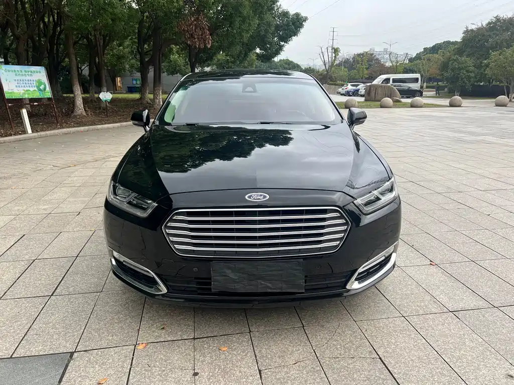 FORD TAURUS 2017