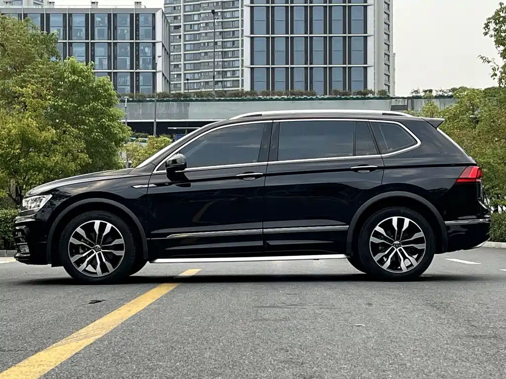 VOLKSWAGEN TIGUAN L 2021