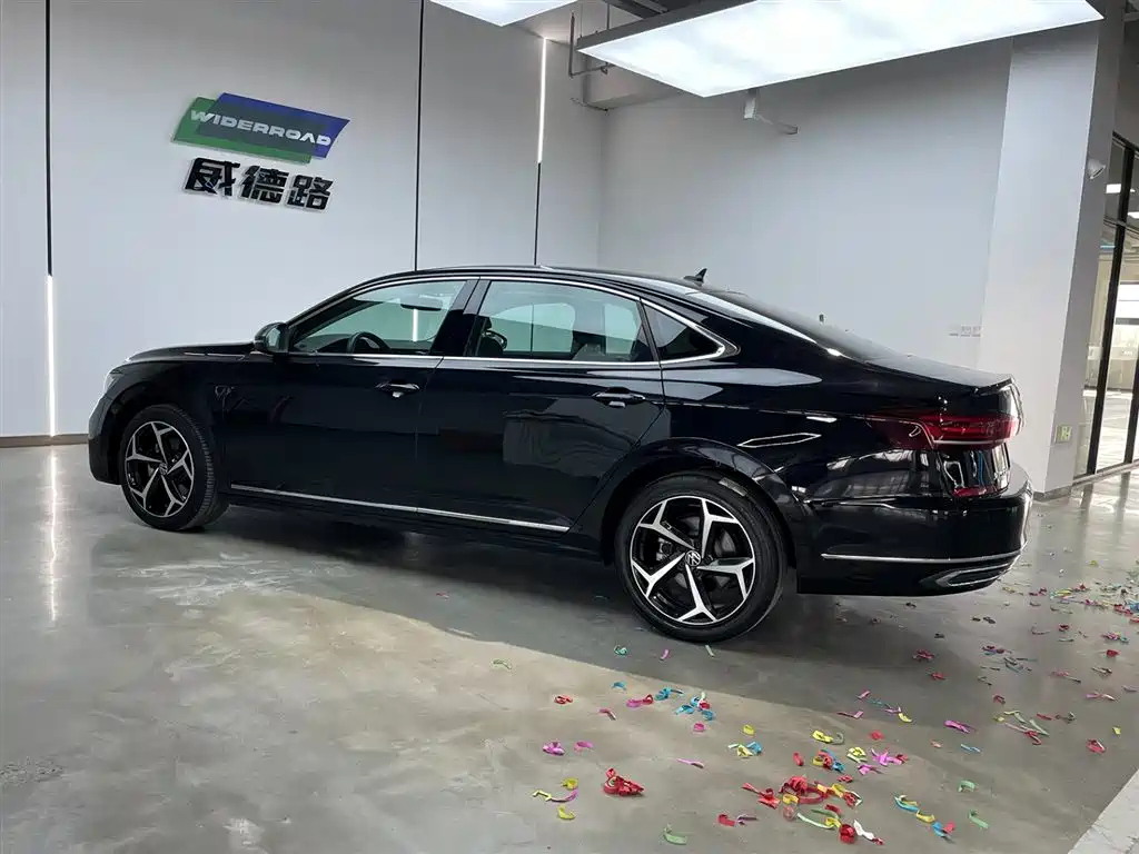 VOLKSWAGEN PASSAT 2023