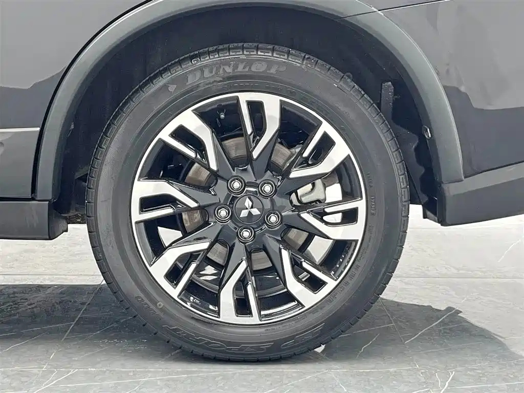 MITSUBISHI OUTLANDER 2020