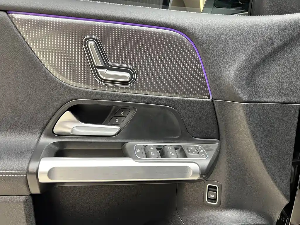 MERCEDES BENZ GLB 2024