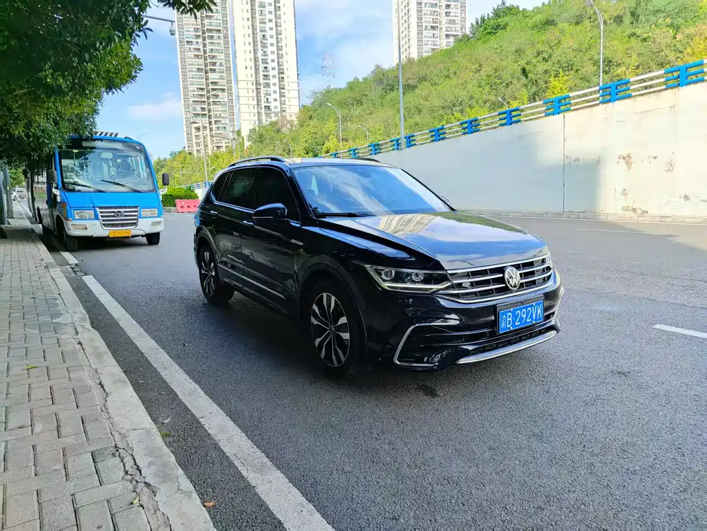 VOLKSWAGEN TIGUAN L 2023