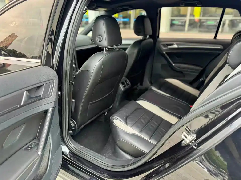 VOLKSWAGEN GOLF 2015