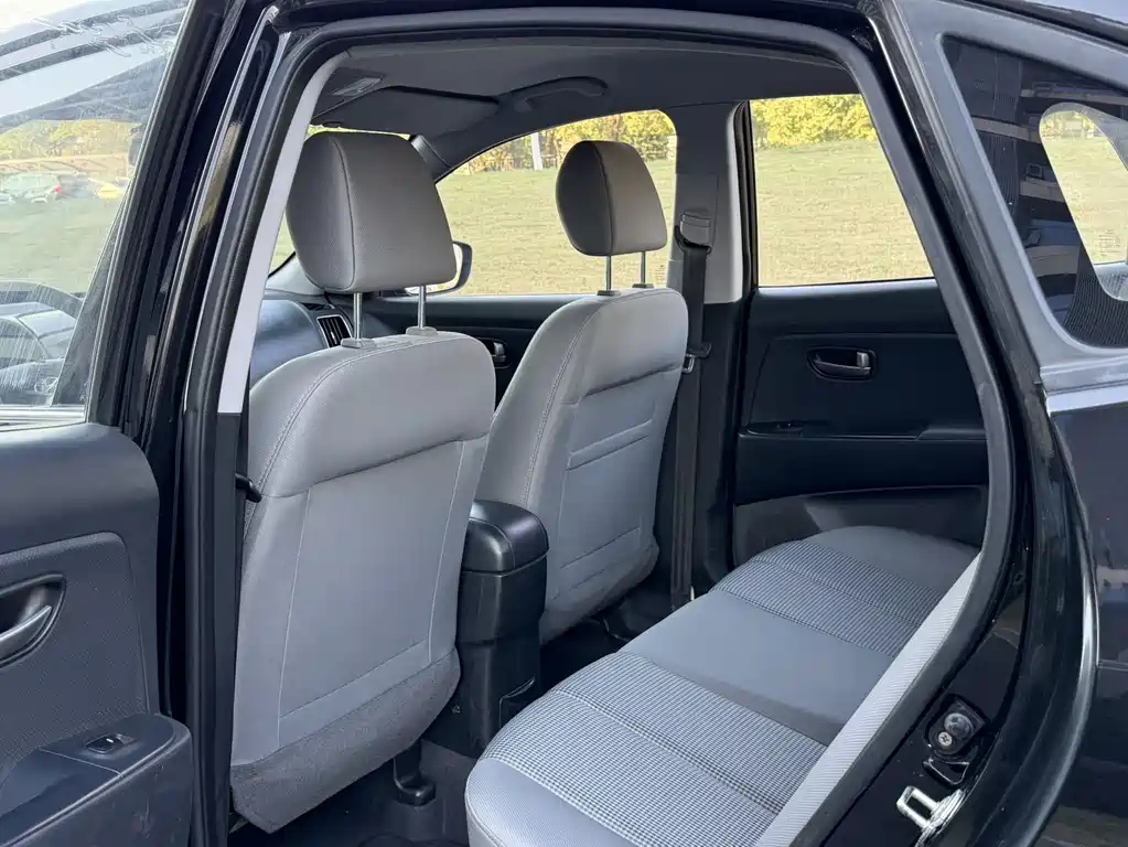 HYUNDAI CELESTA 2015