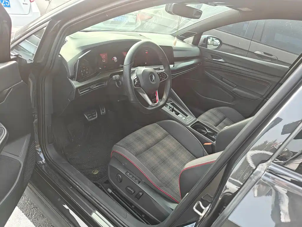VOLKSWAGEN GOLF GTI 2022