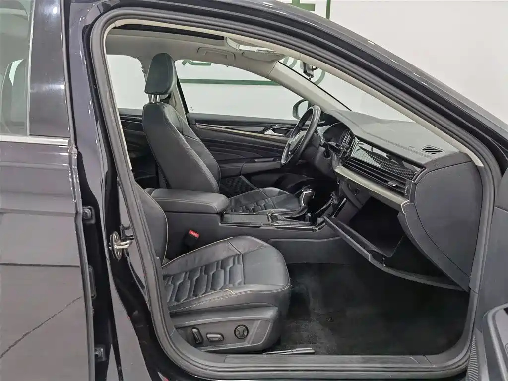 VOLKSWAGEN PASSAT 2019