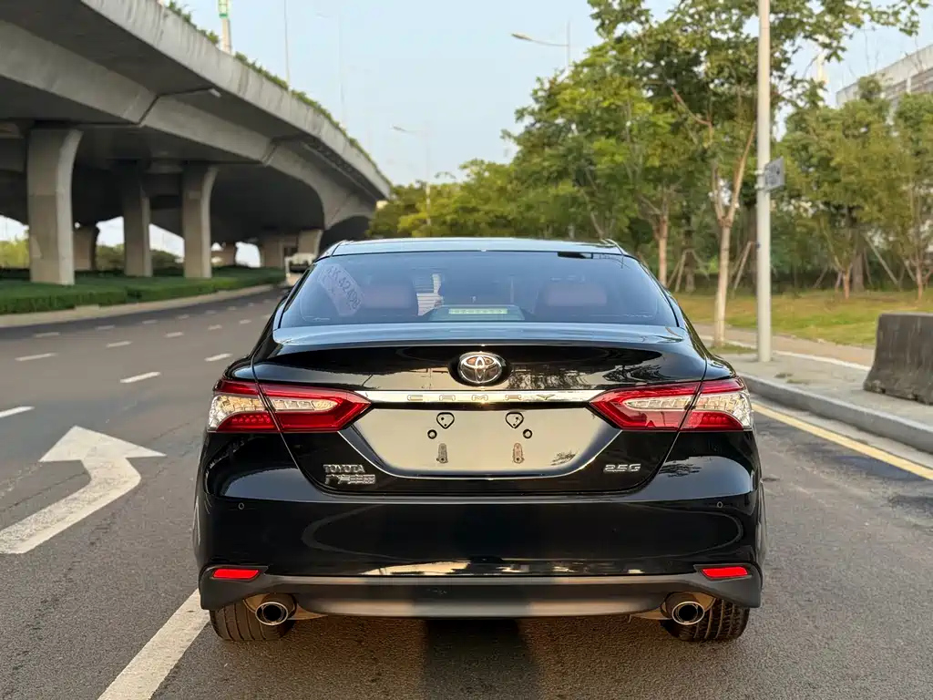 TOYOTA CAMRY 2018