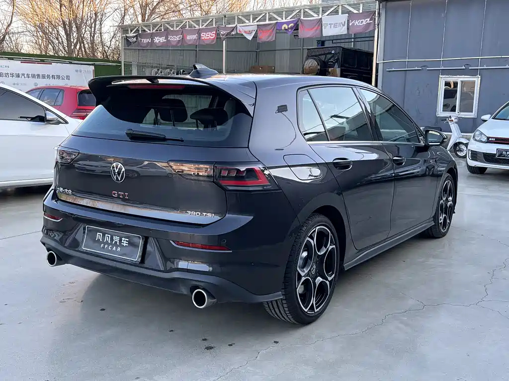 VOLKSWAGEN GOLF GTI 2025