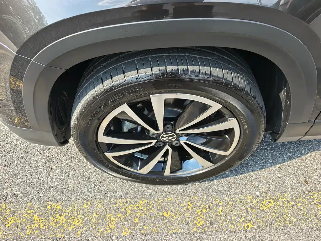 VOLKSWAGEN THARU 2022