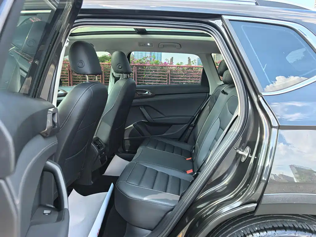 VOLKSWAGEN THARU 2022