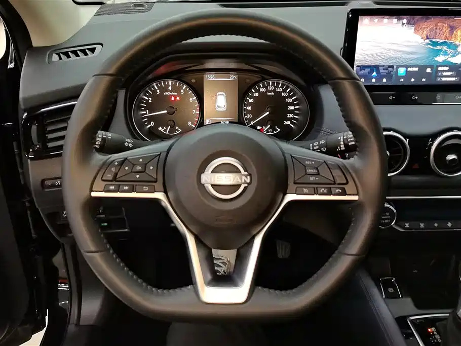 NISSAN QASHQAI 2025