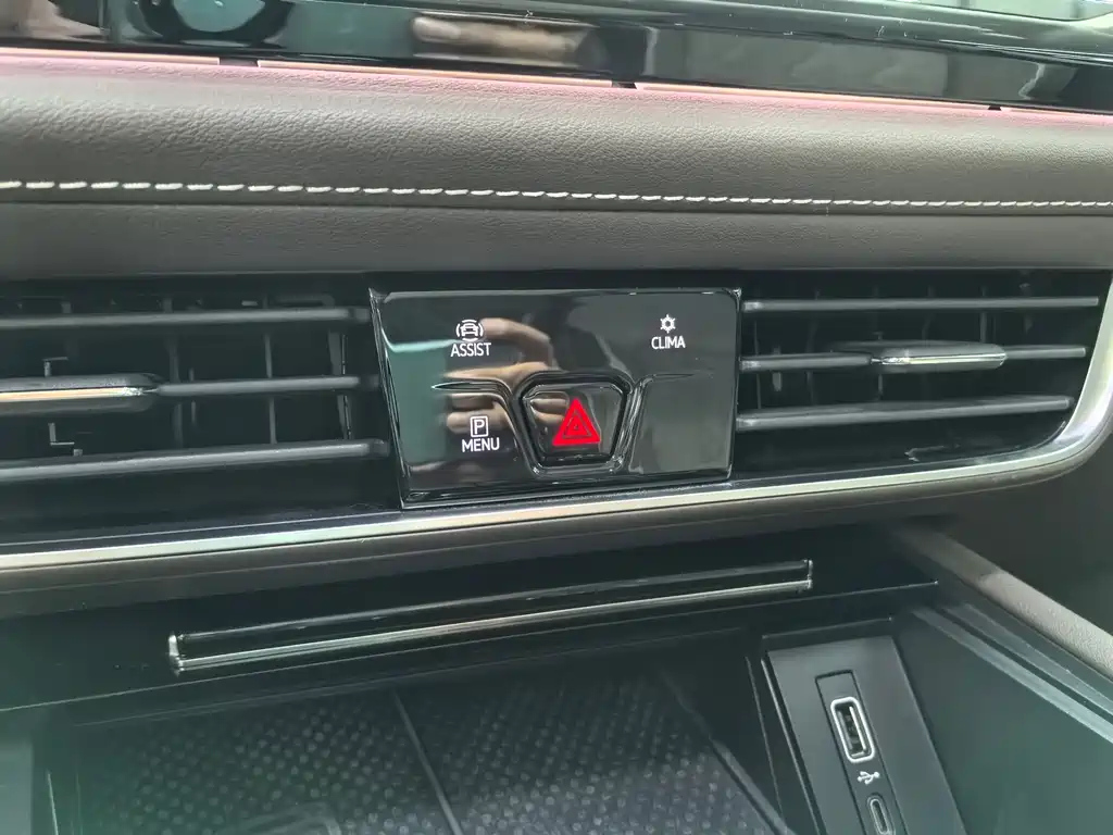 VOLKSWAGEN VILORAN 2023