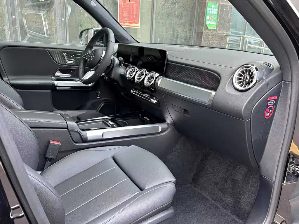 MERCEDES BENZ GLB 2025