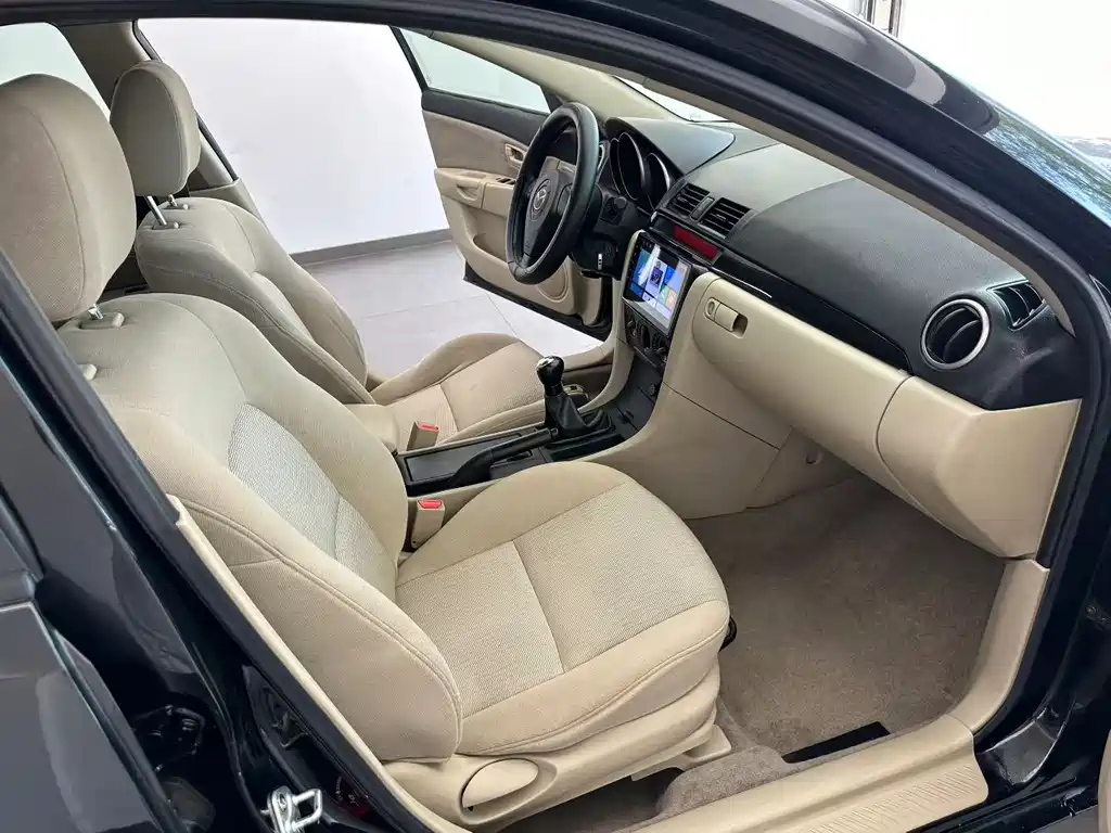 MAZDA 3 2010
