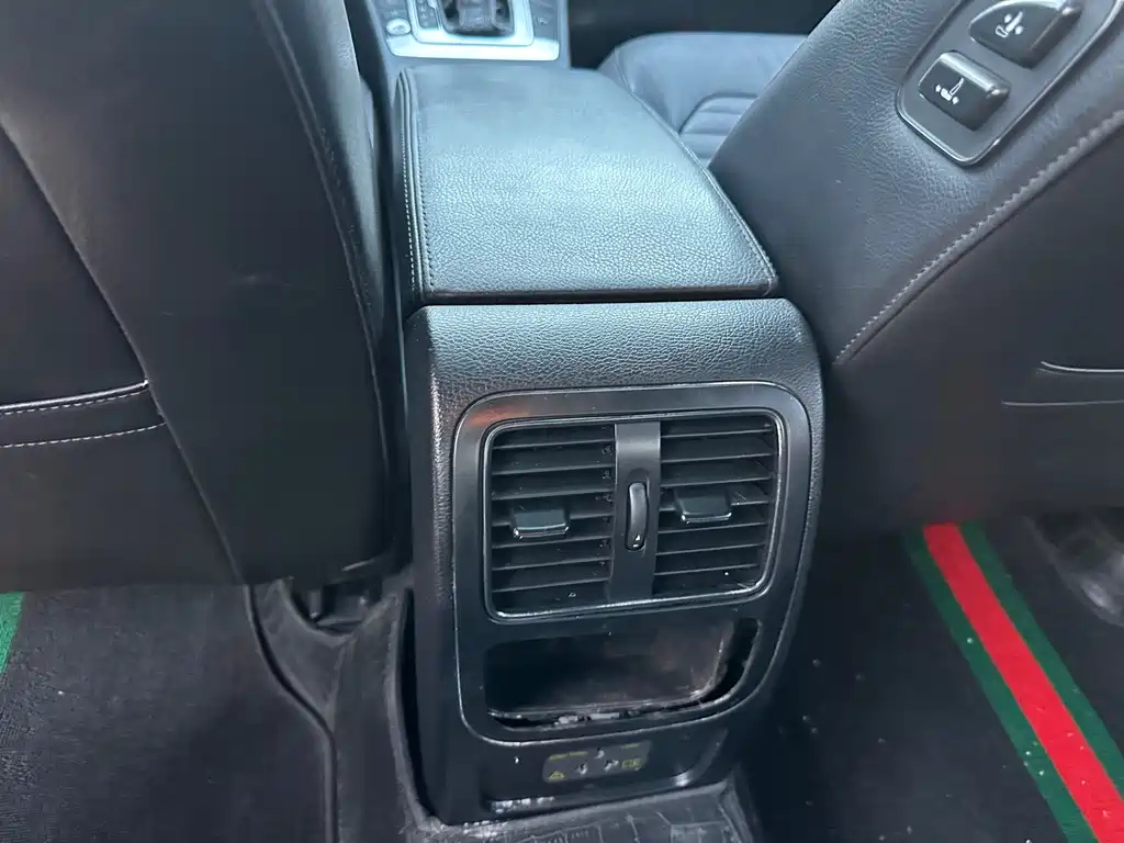 VOLKSWAGEN MAGOTAN 2012