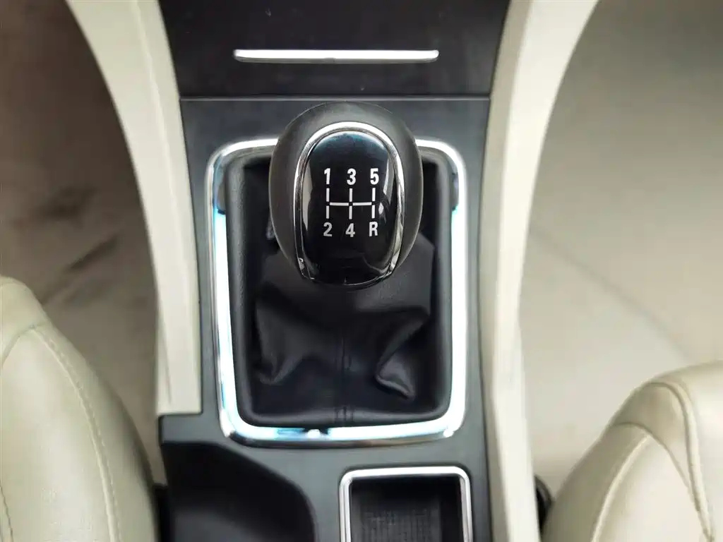 GEELY AUTO EMGRAND 2016